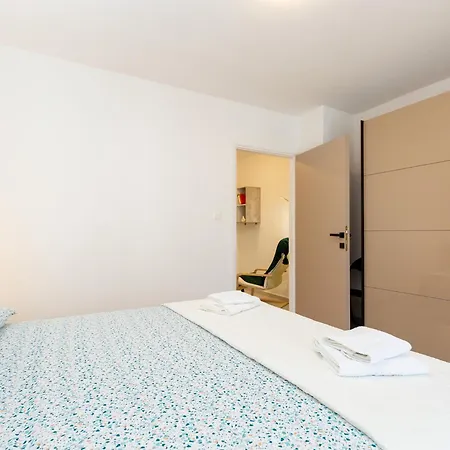 Apartman Rosoglio 300m From Sea, New 2024 Poreč